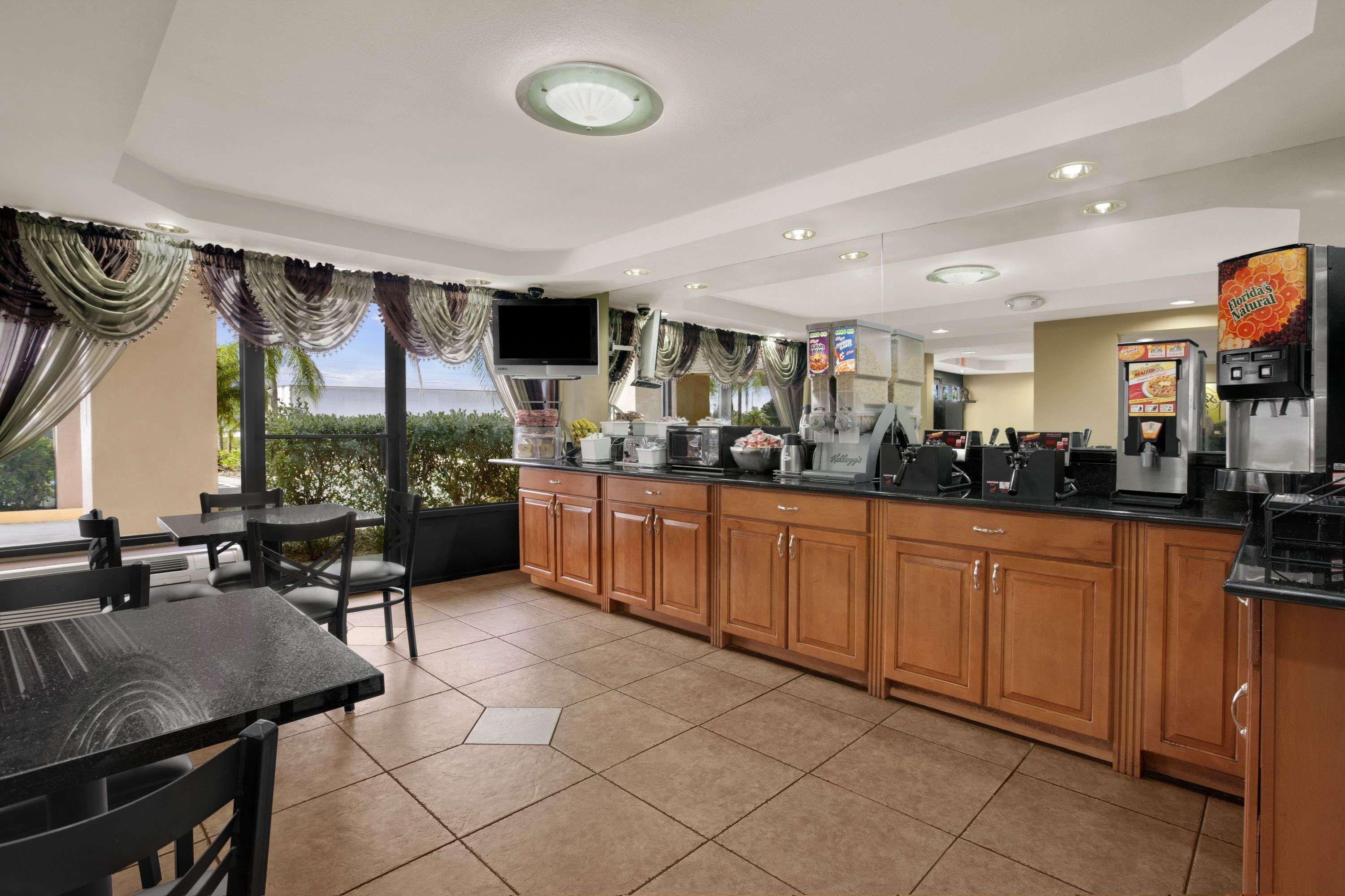 Super 8 By Wyndham Fort Myers Kültér fotó