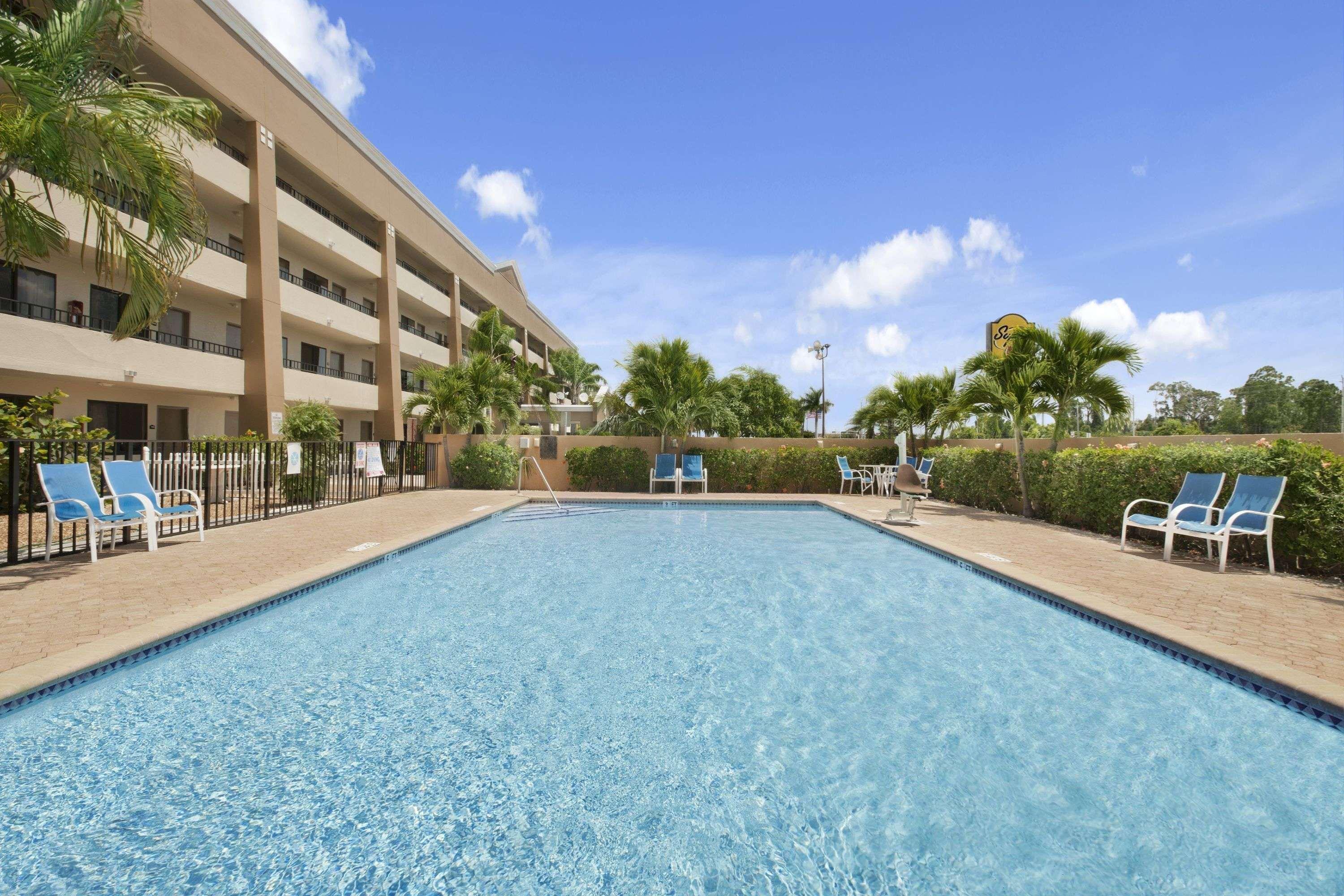 Super 8 By Wyndham Fort Myers Kültér fotó
