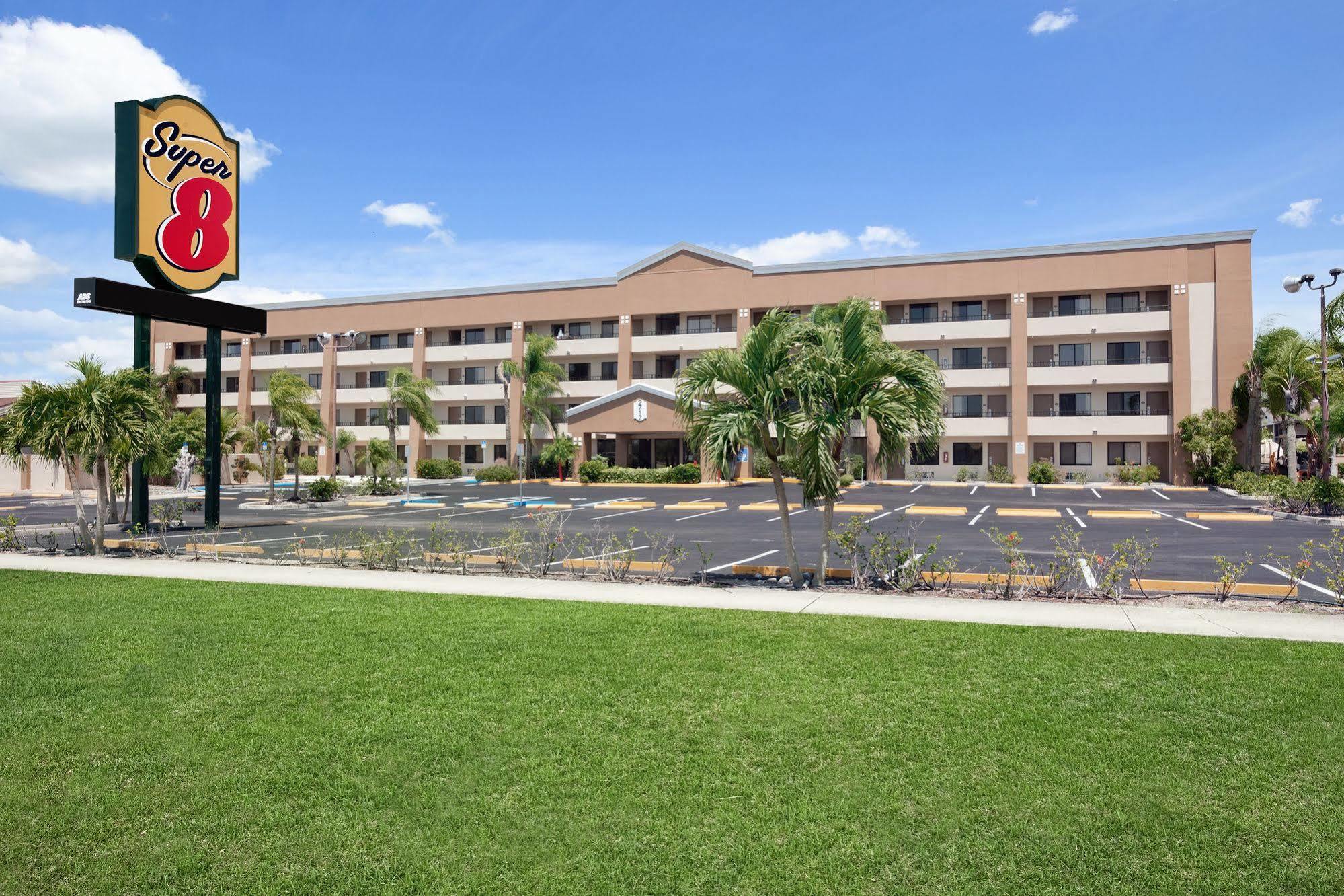 Super 8 By Wyndham Fort Myers Kültér fotó