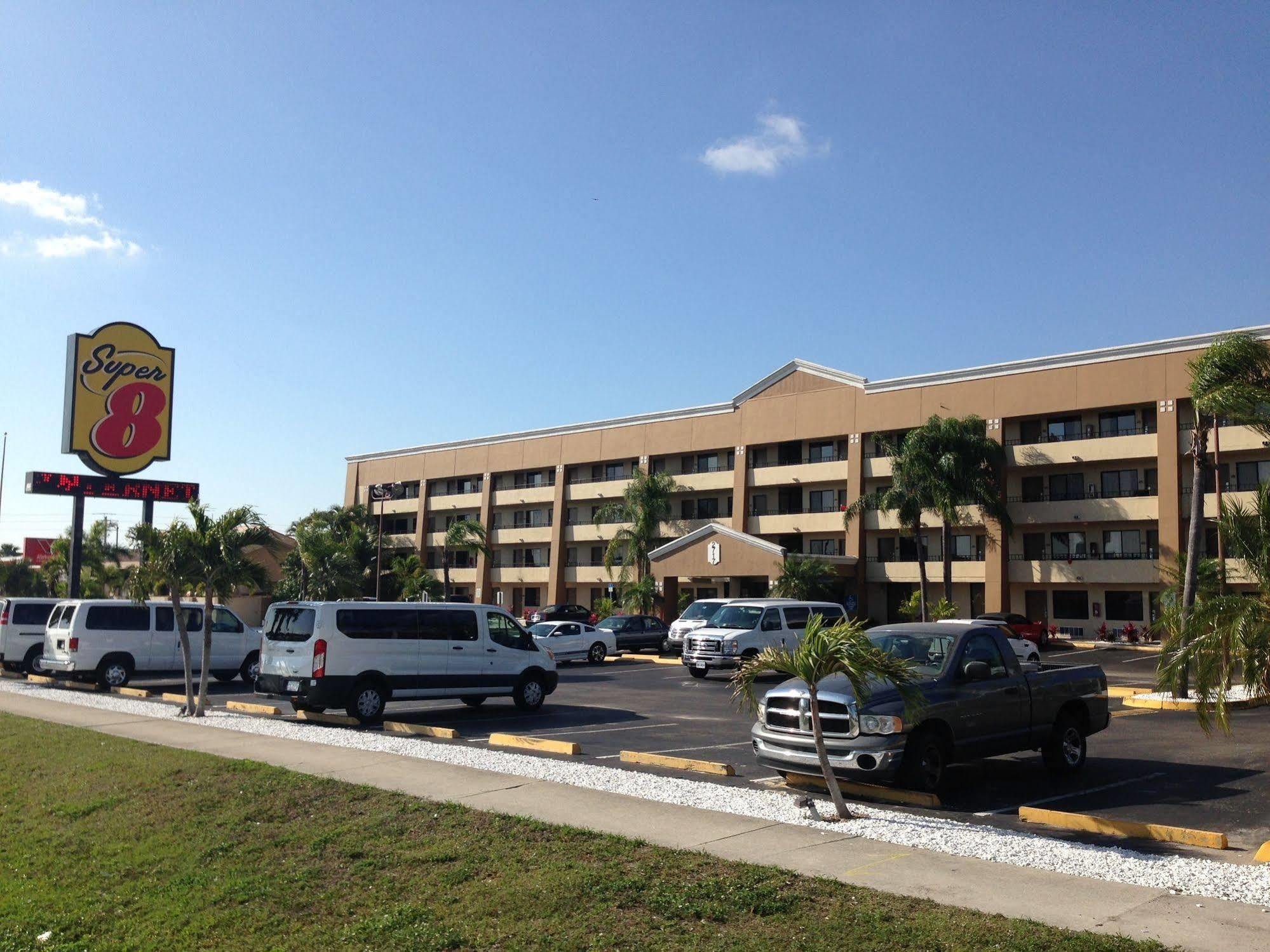 Super 8 By Wyndham Fort Myers Kültér fotó