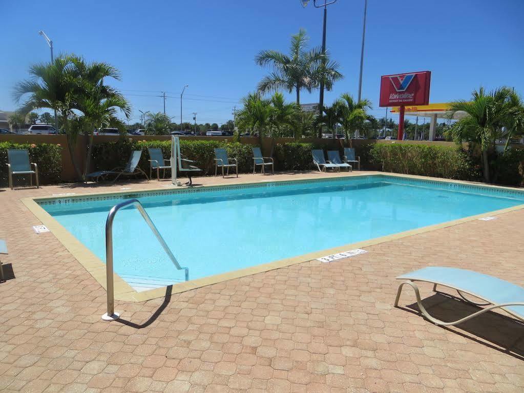 Super 8 By Wyndham Fort Myers Kültér fotó