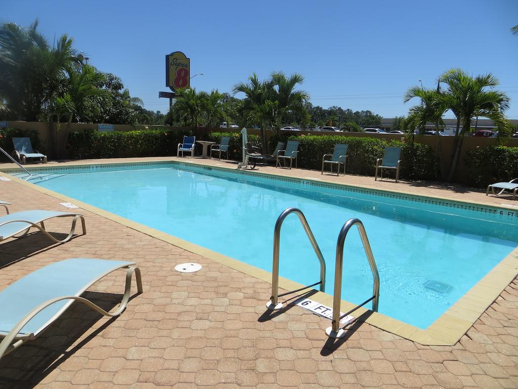 Super 8 By Wyndham Fort Myers Kültér fotó