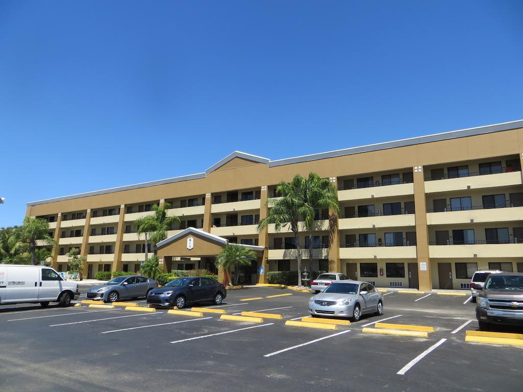 Super 8 By Wyndham Fort Myers Kültér fotó